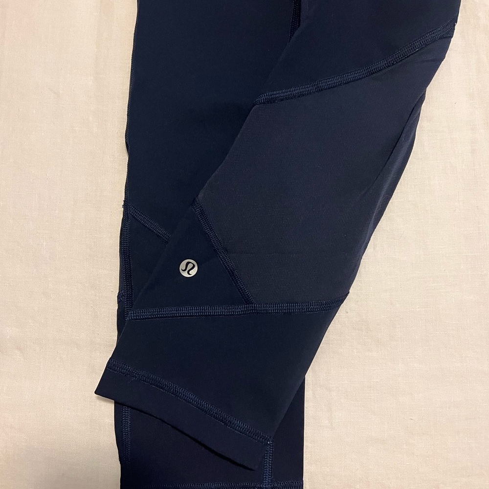Lulu crop leggings. Size 4